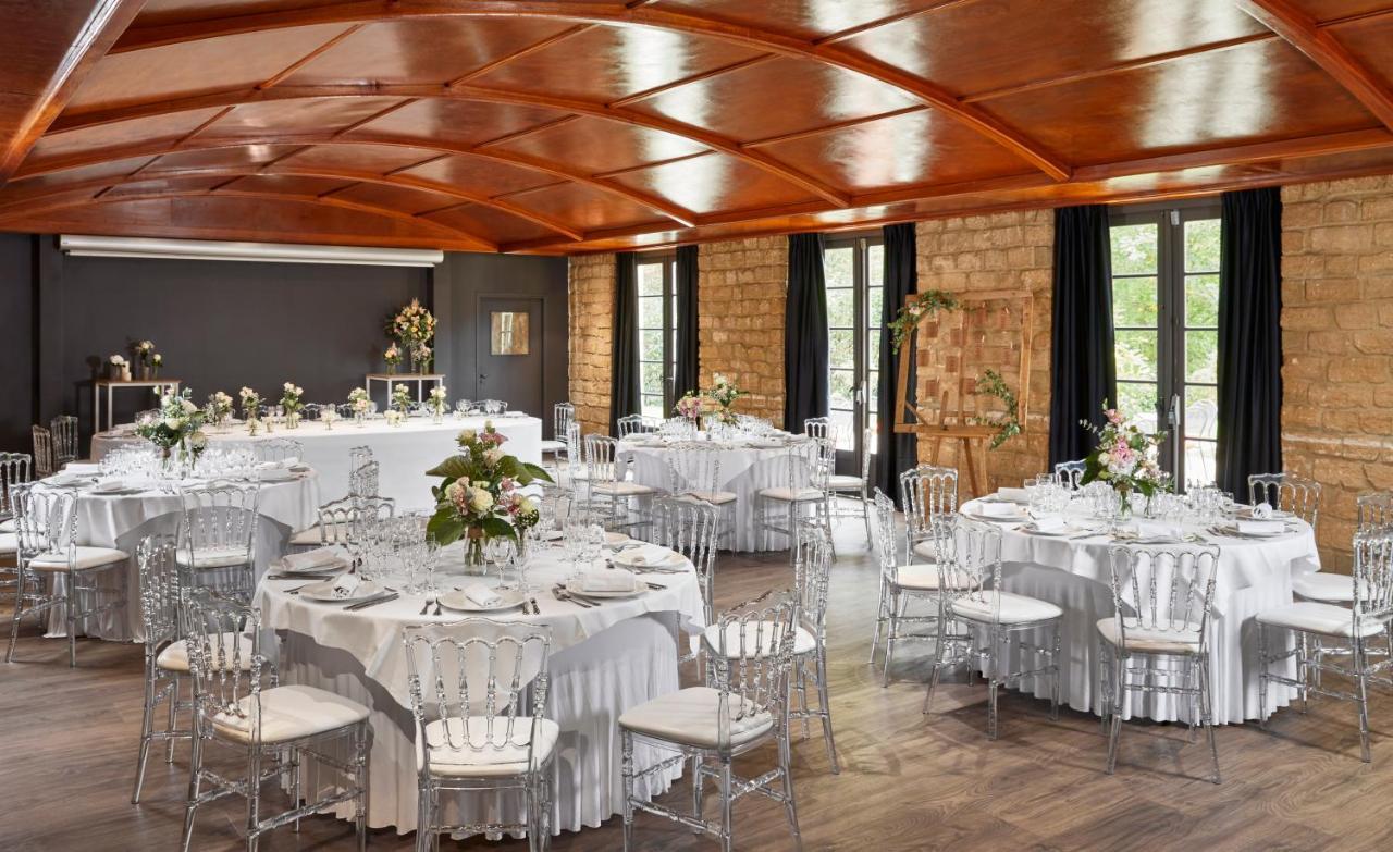 Chateau Jeanne & The Forest - Chateau De Montvillargenne Hotel