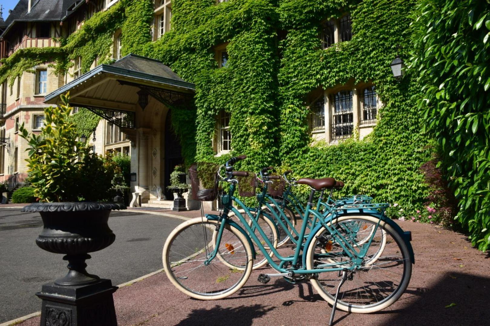 Hotel Chateau Jeanne & The Forest - Chateau De Montvillargenne