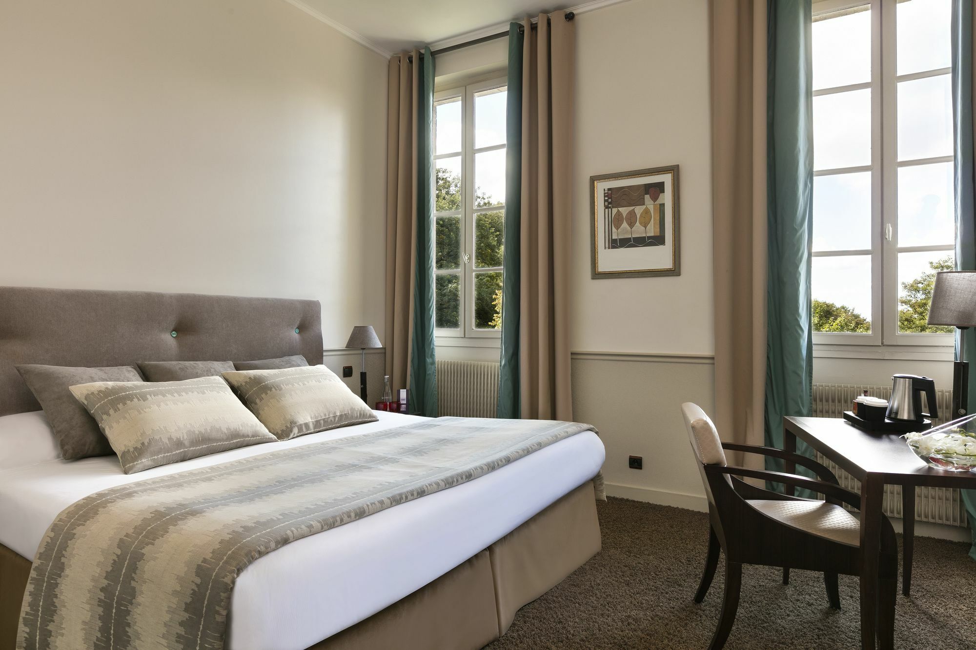 Chateau Jeanne & The Forest - Chateau De Montvillargenne Hotel